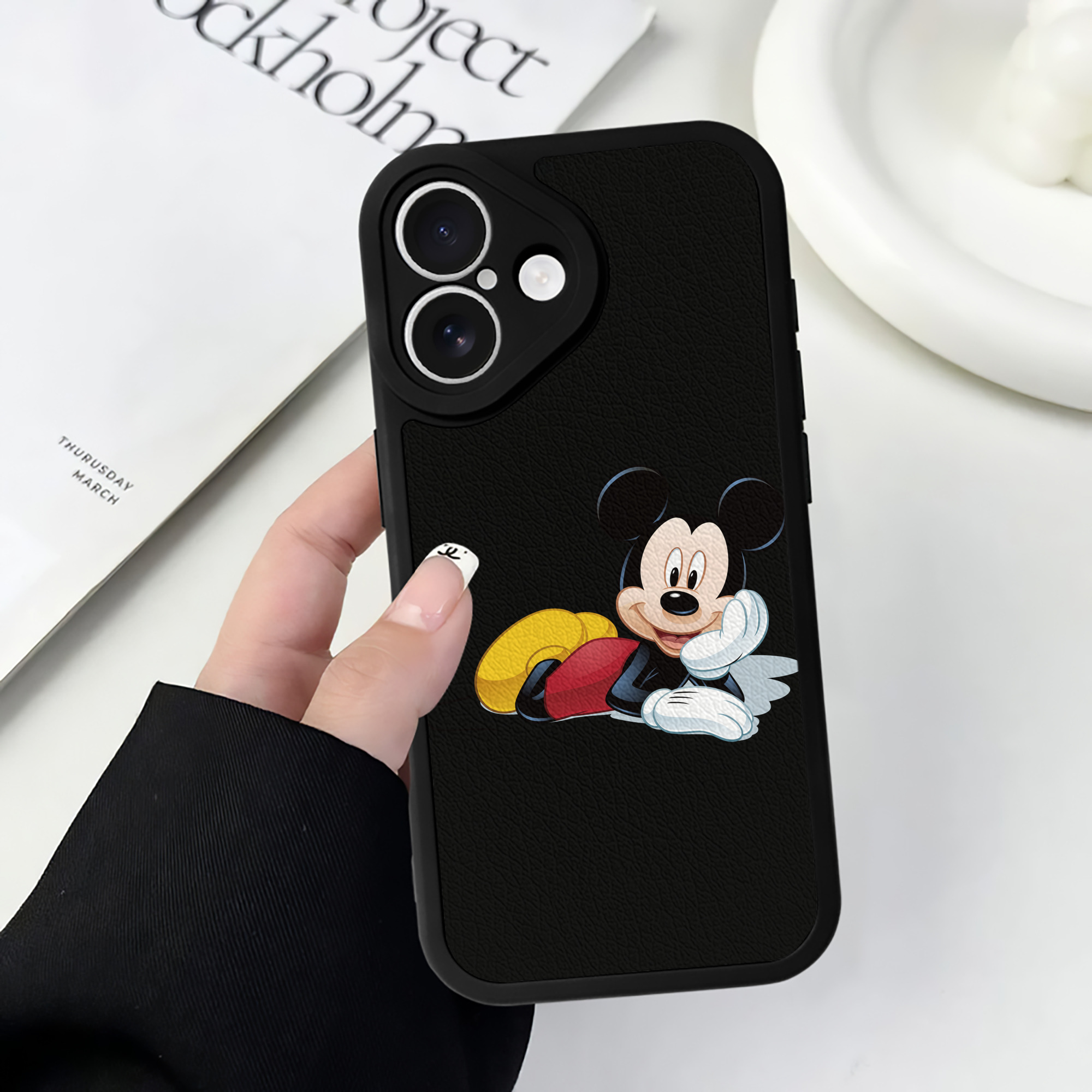 （画像用） ミッキーマウス Mickey Mouse 【iPhone 16シリーズ対応】シリコンスマホケース（レザー調） 材質：シリコン